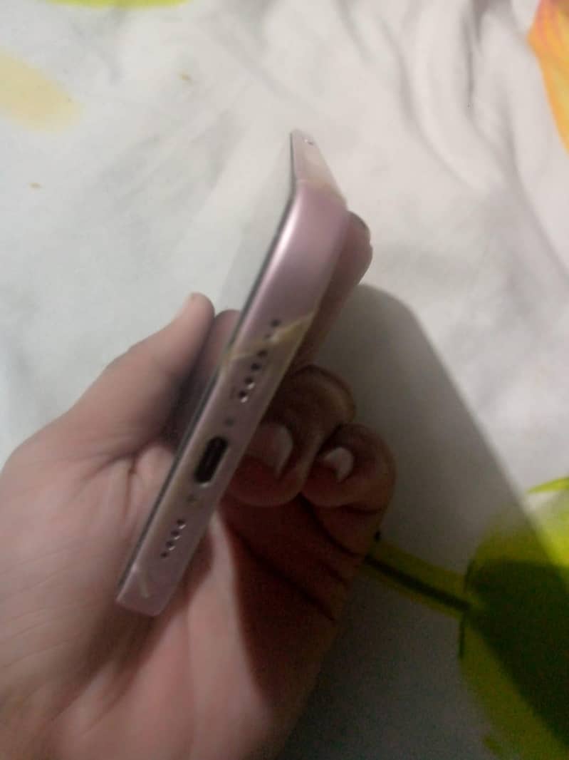 iPhone 15 plus 3