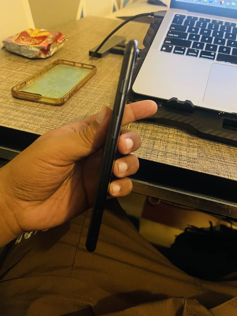 Apple iPhone 7 Plus 2