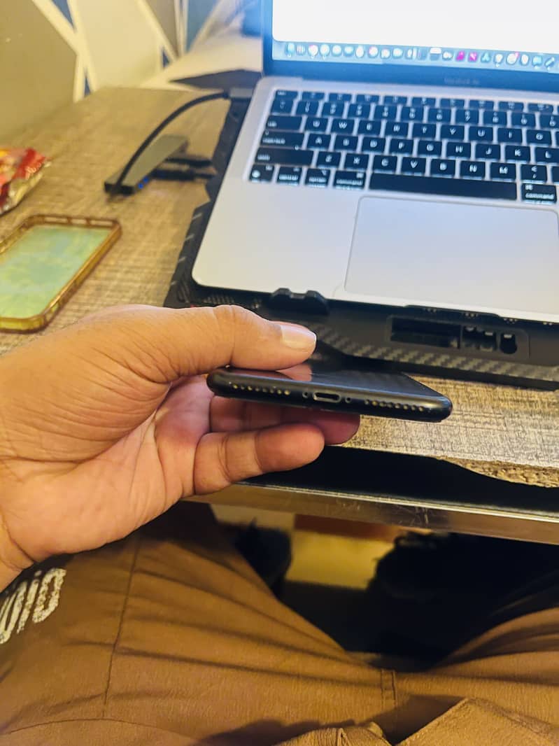 Apple iPhone 7 Plus 5