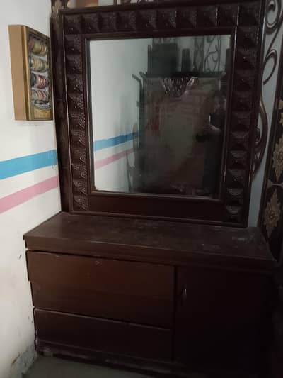 Show Case And Dressing