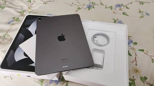 Apple iPad M1 with box