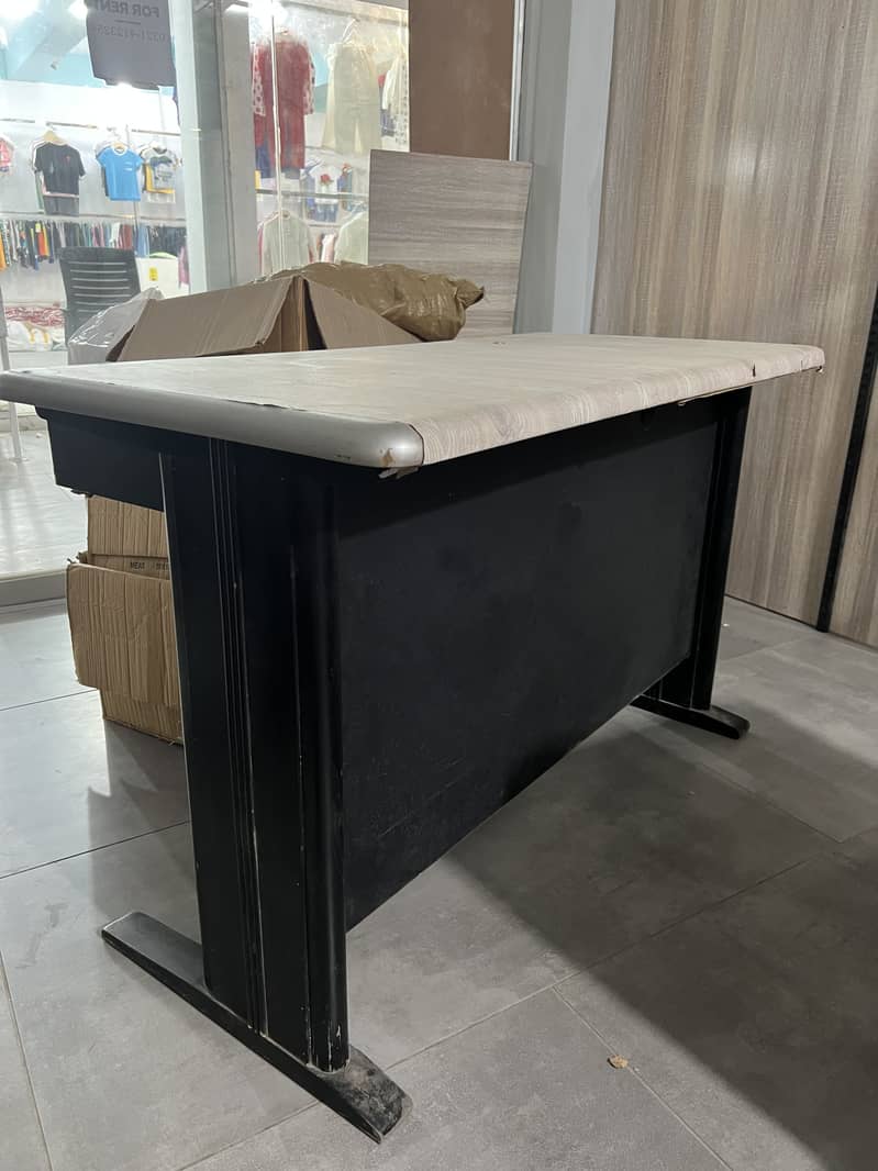Solid Computer Table 2