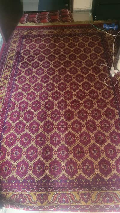 Beautiful Traditional Carpet / Rug for Sale – Excellent Condition