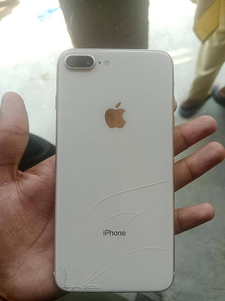 Apple iPhone 8 Plus 0