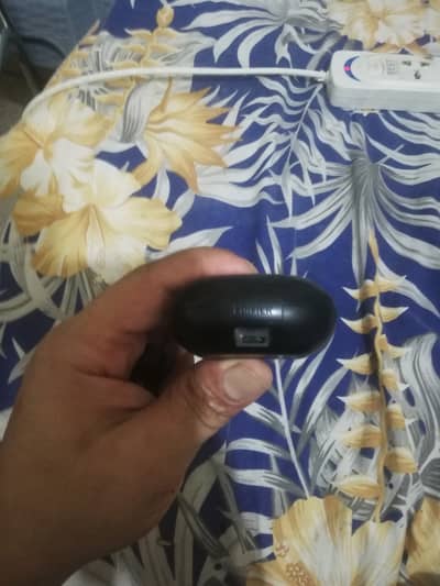 Edifier neo pro original one side working one side 70to 80 percent