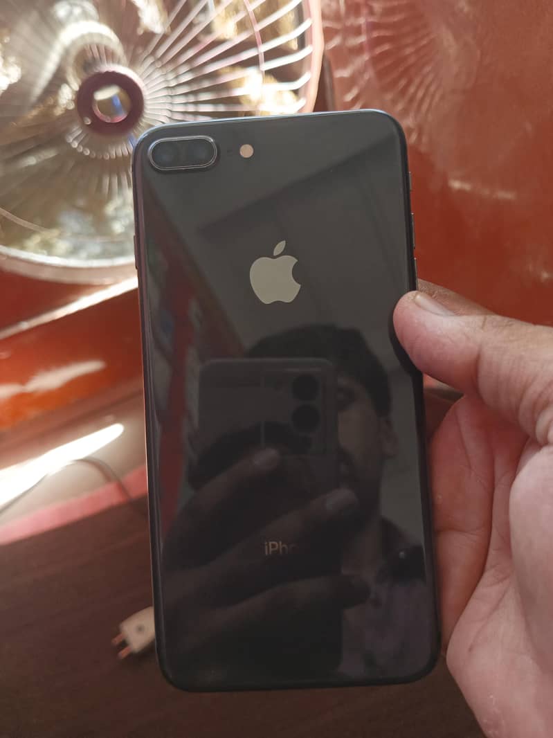 Apple iPhone 8 Plus 1
