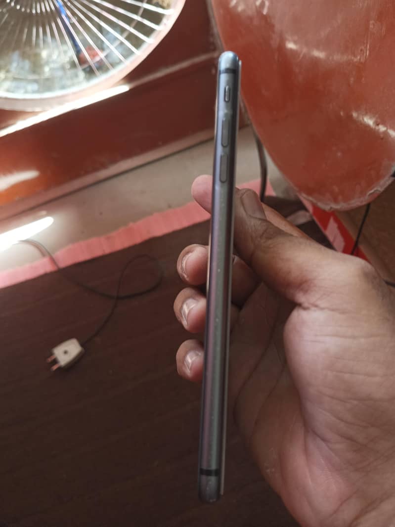 Apple iPhone 8 Plus 3