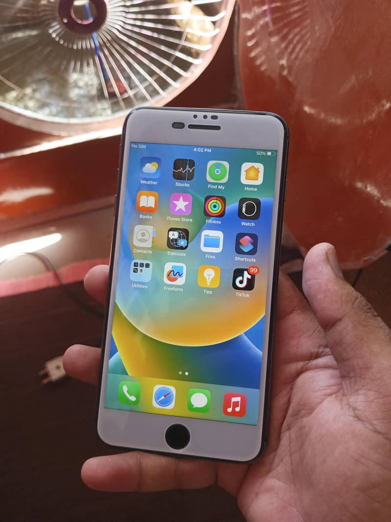 Apple iPhone 8 Plus 4