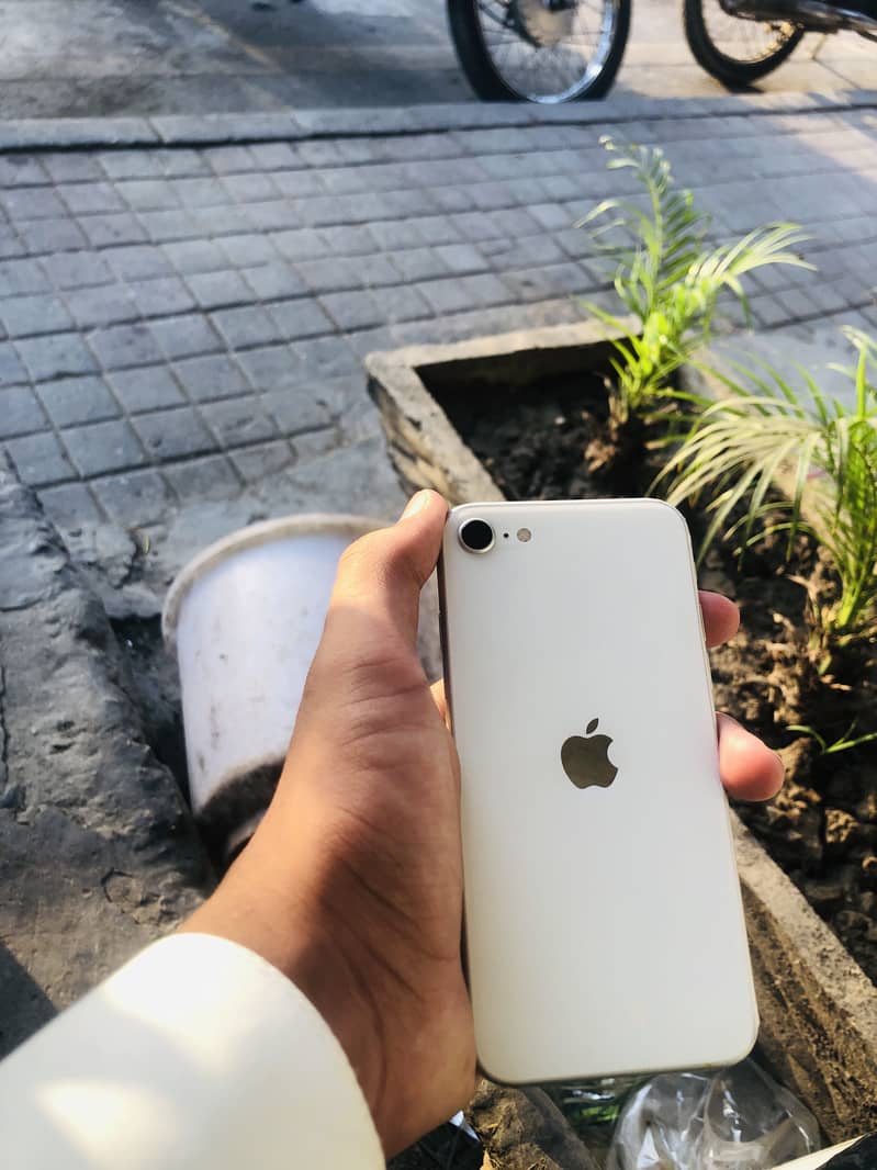 Apple iPhone SE 3
