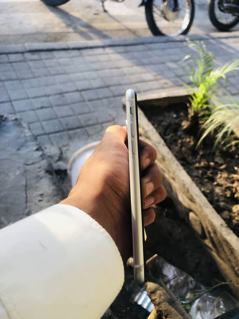 Apple iPhone SE 6