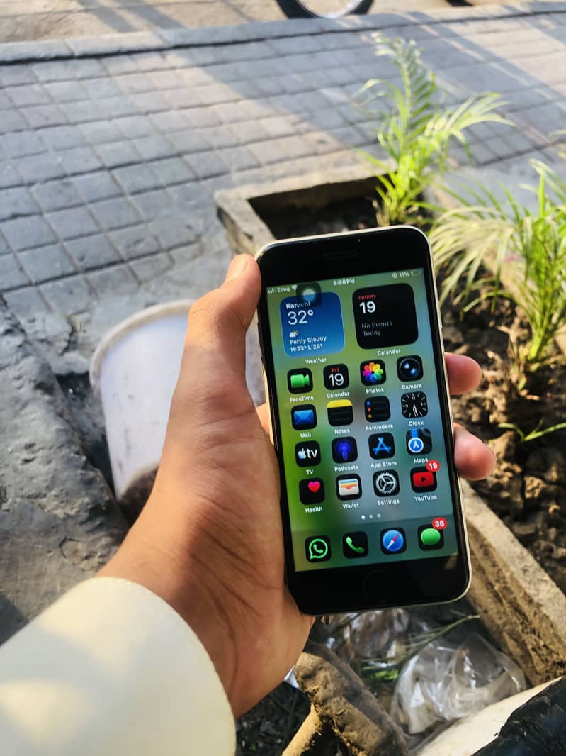 Apple iPhone SE 7