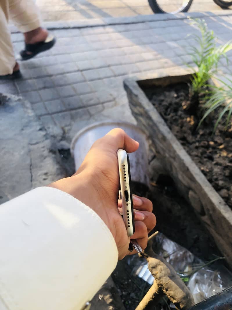 Apple iPhone SE 8