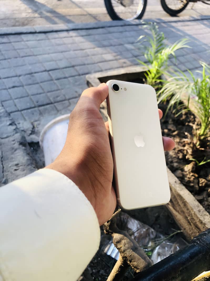 Apple iPhone SE 11