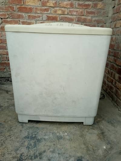 WASHING MACHINE AND DRYER