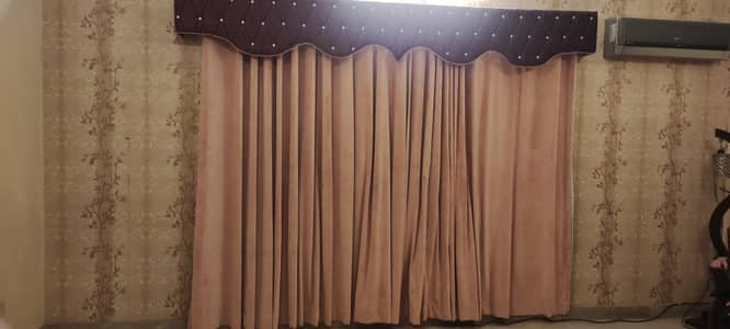 Curtains and palmet