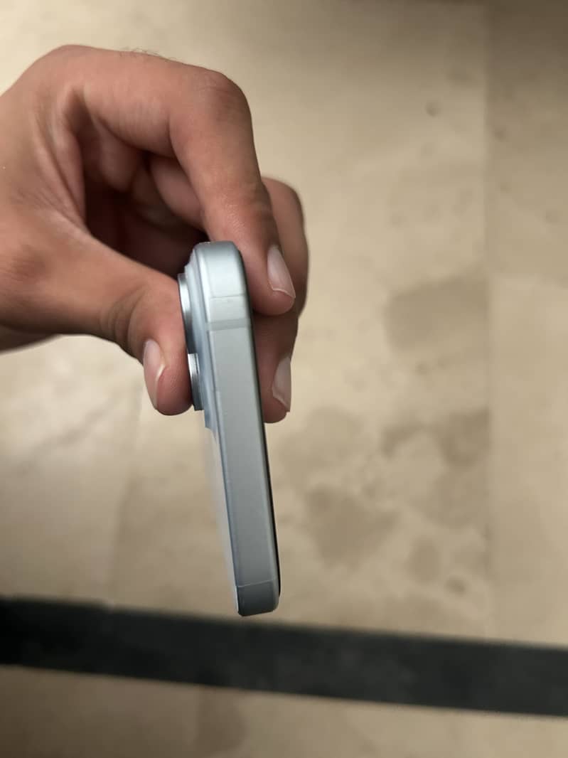 Apple iPhone 15 4