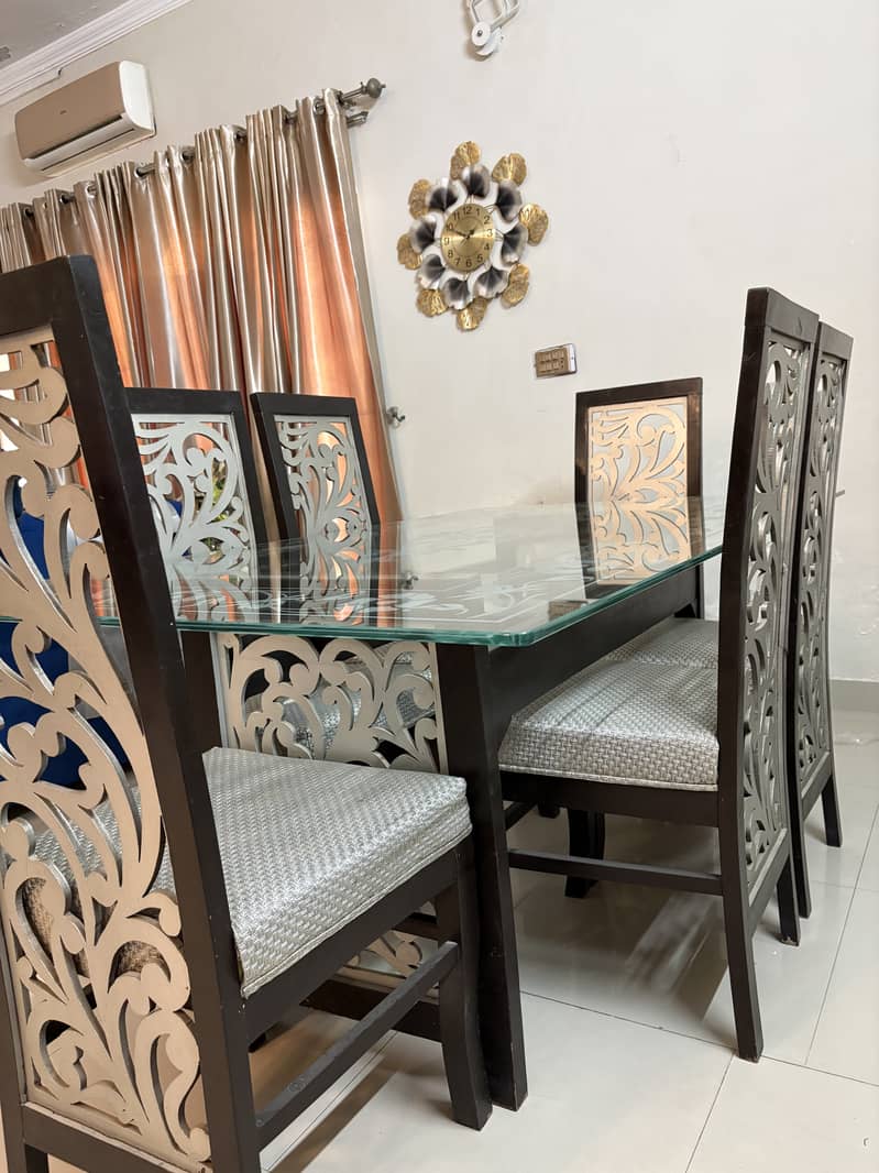 Dining table 4