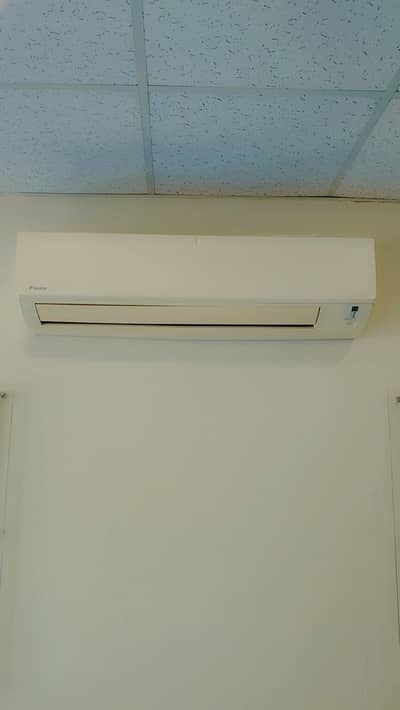 Daikin 2 ton Split Air conditioner (Hot & Cold) - Excellent Condition