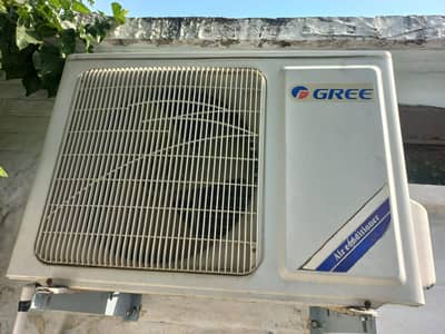 Gree 1.5 ton simple AC  . 03175094043