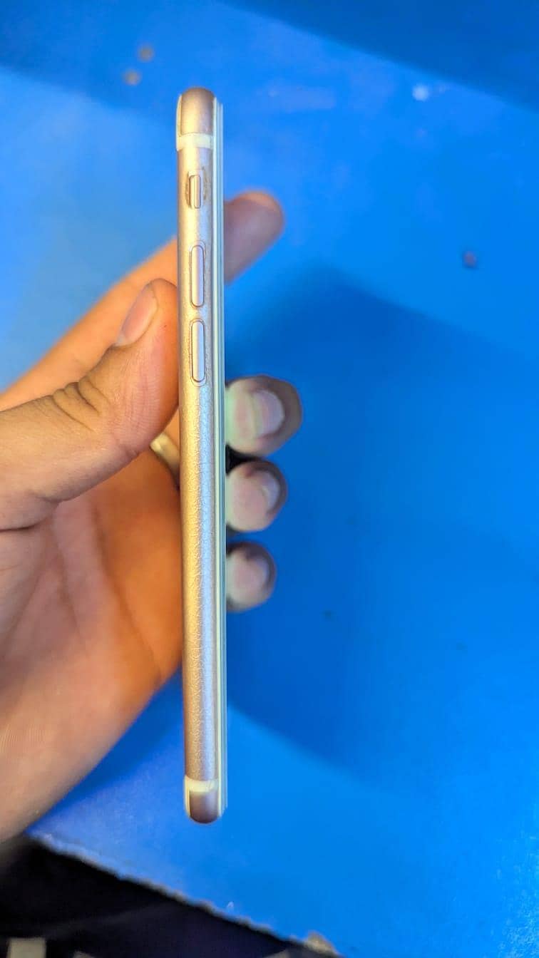 Apple iPhone 7 2