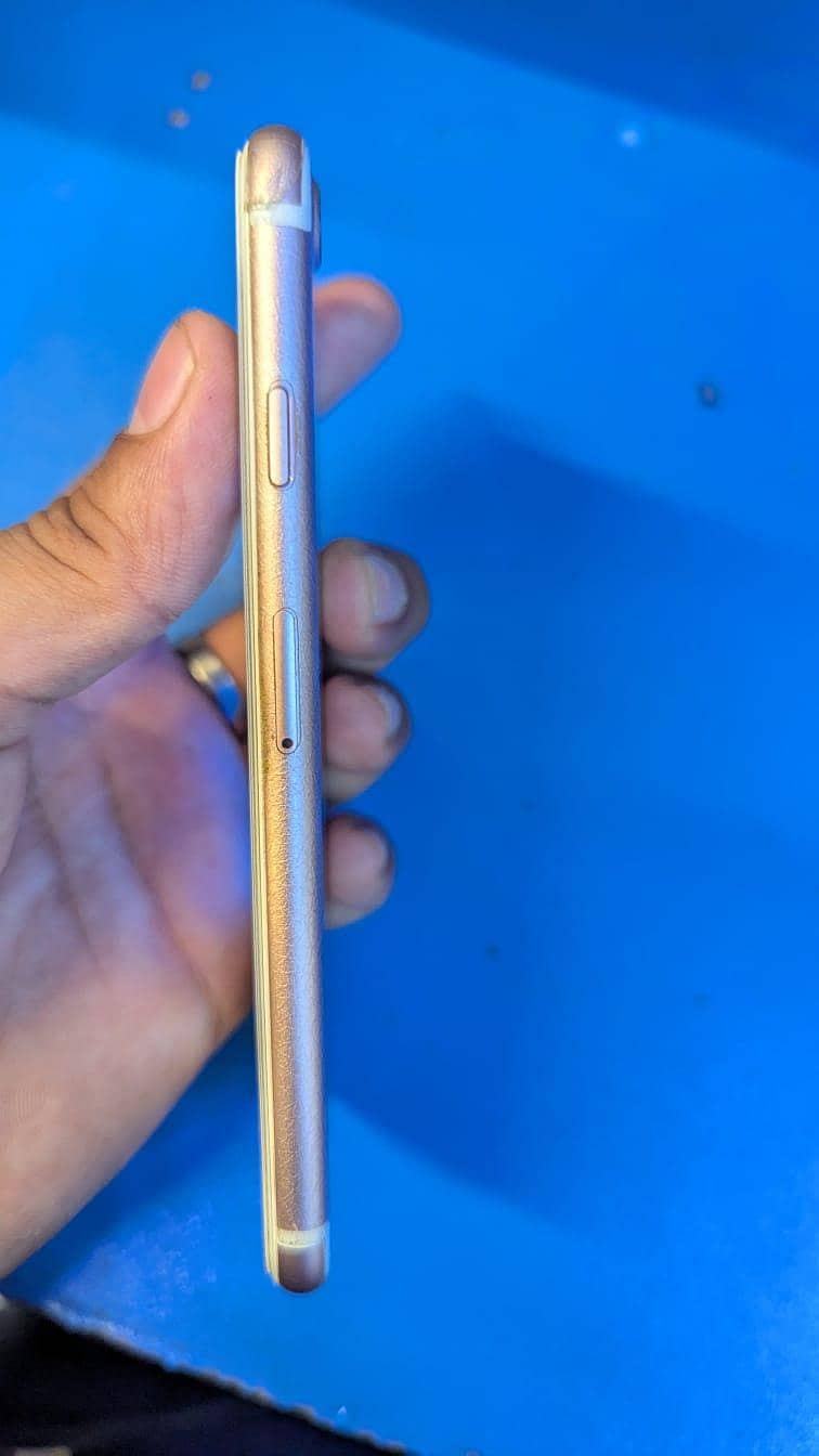 Apple iPhone 7 3