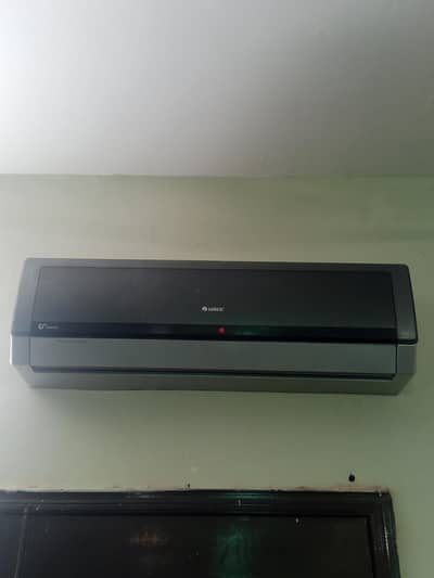 GREE 1.5 TON INVERTER AC ONE SEASON USED