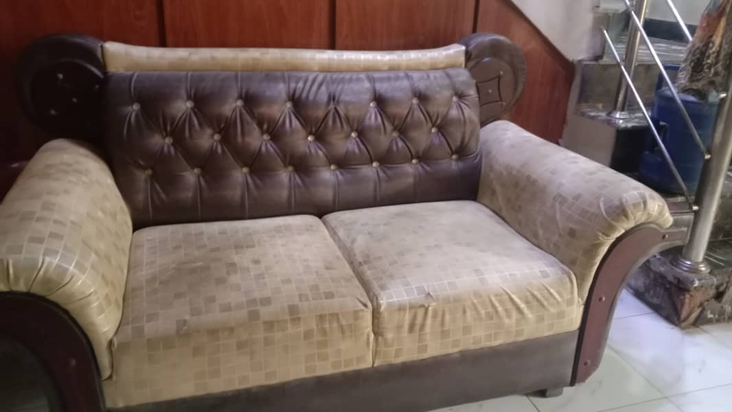 2 seaters sofa 0