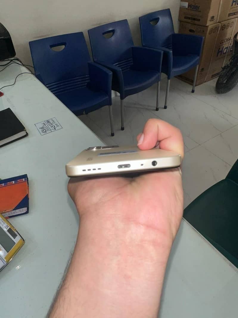 Realme Note 60 4