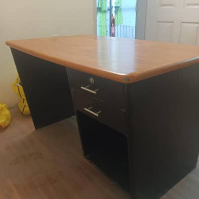 office table istmal mei nahi hy 9/10 condition