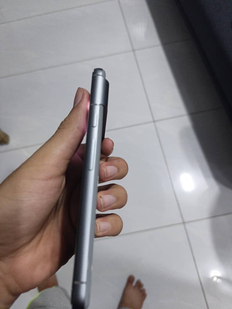 Google Pixel 8 4
