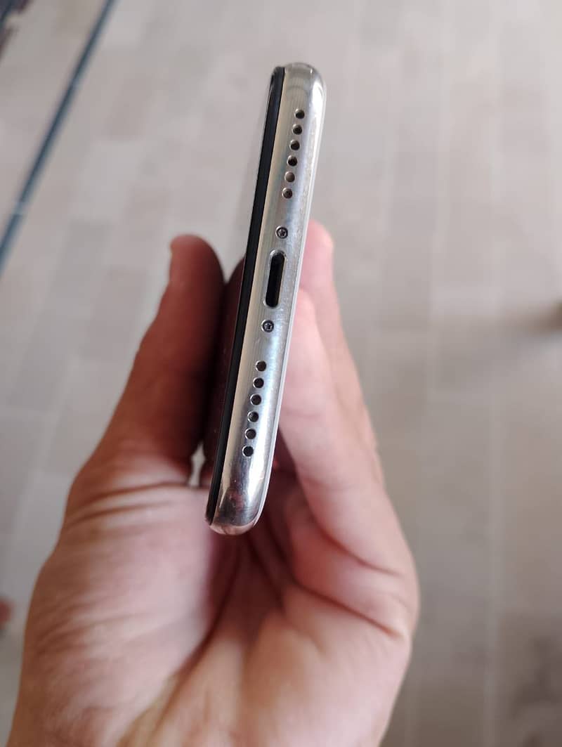 Apple iPhone X 3