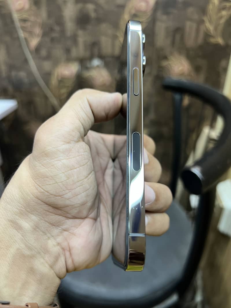 iPhone 13 Pro 4
