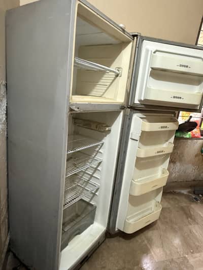 Dawlance fridge large size