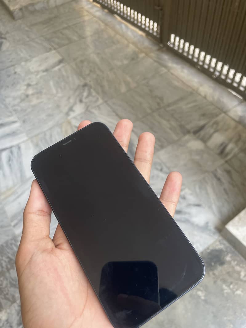 Apple iPhone 12 3