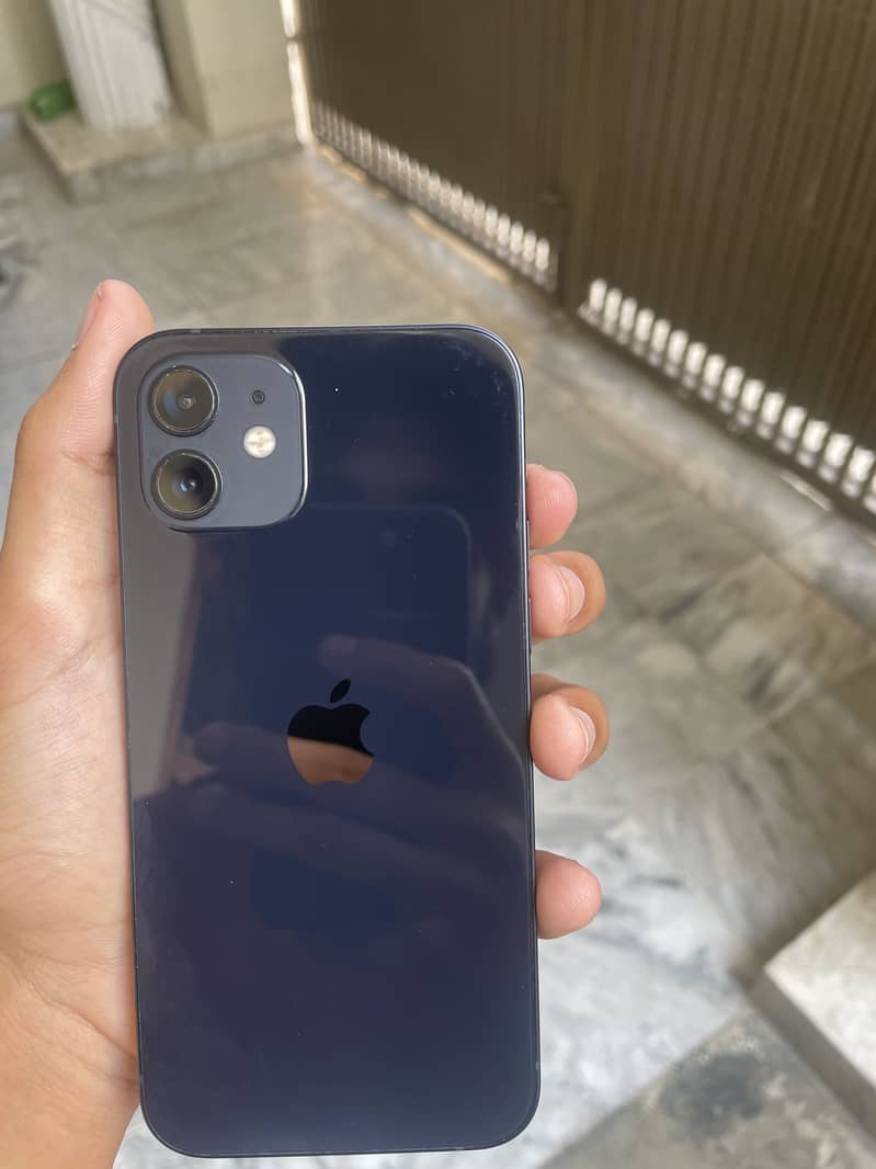 Apple iPhone 12 4