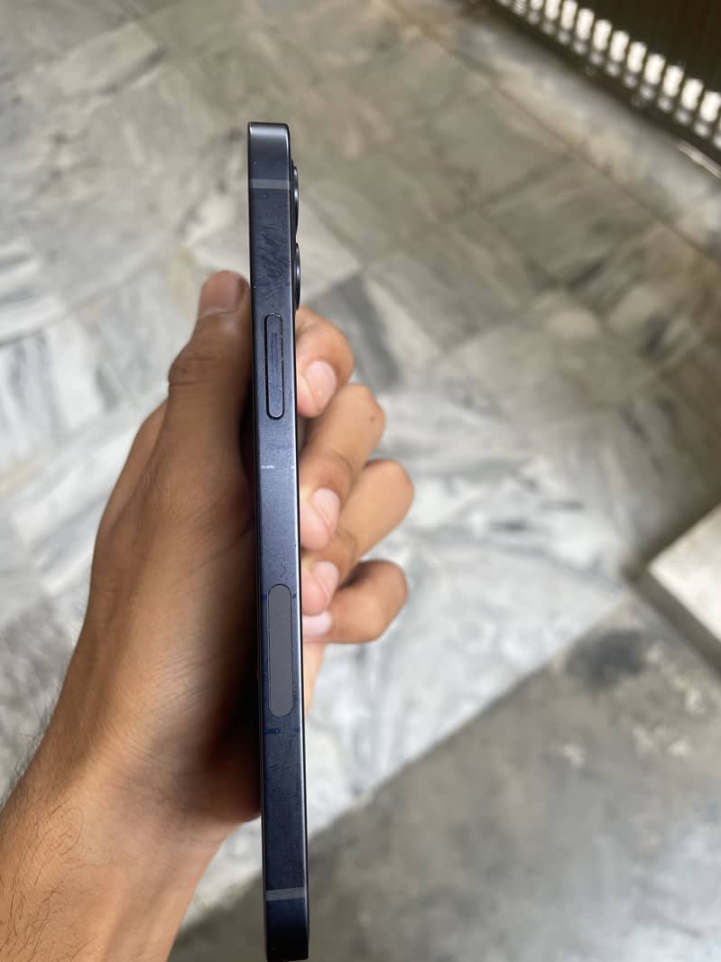 Apple iPhone 12 6