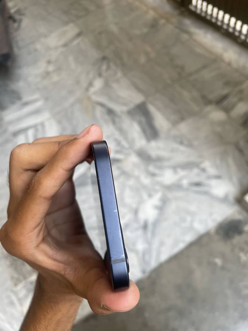 Apple iPhone 12 7