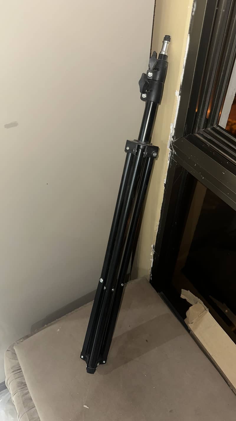 Tripod stand 0