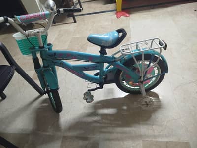 Girls cycle for sale.  0/3/0/1/6/8/9/9/9/8/1