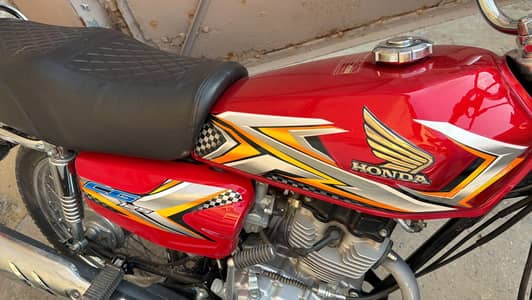 Honda 125 mint condition 8k driven hai num lagny wala