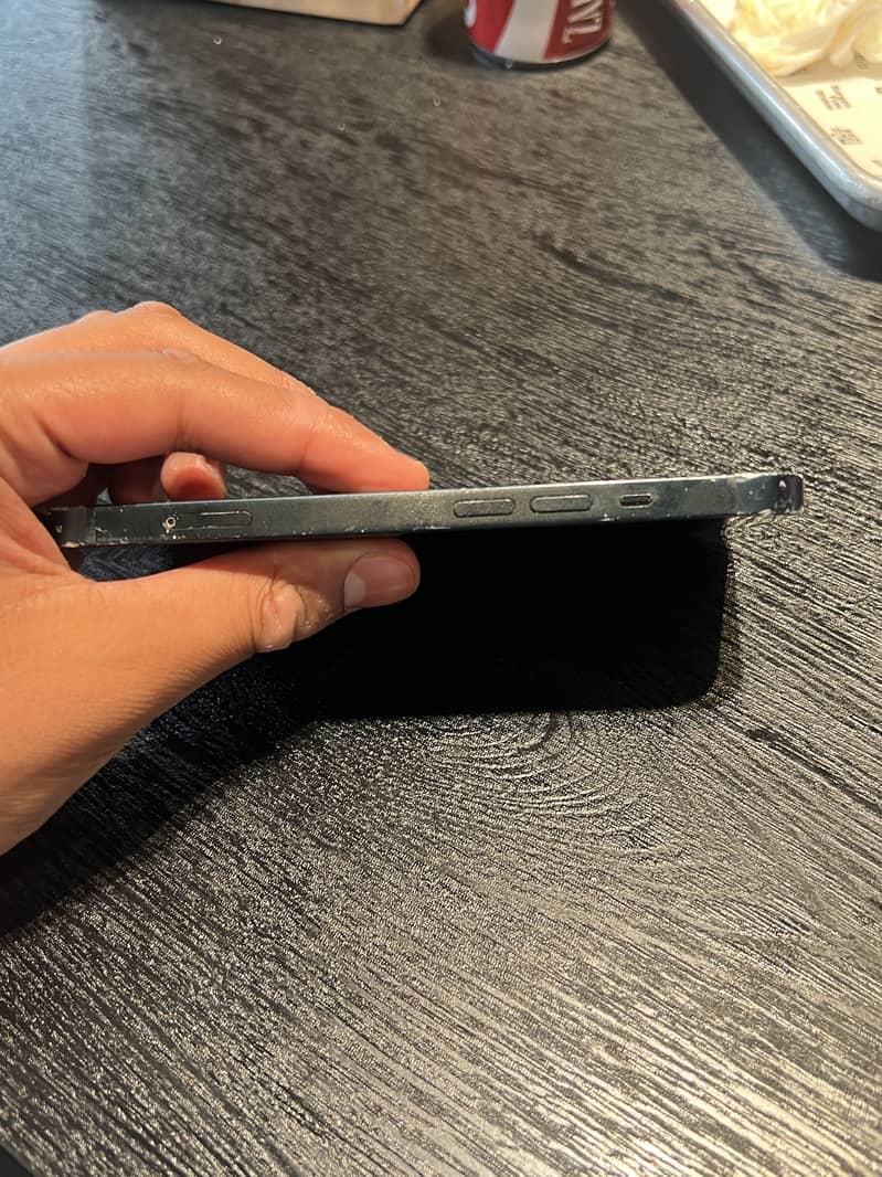 Apple iPhone 13 2