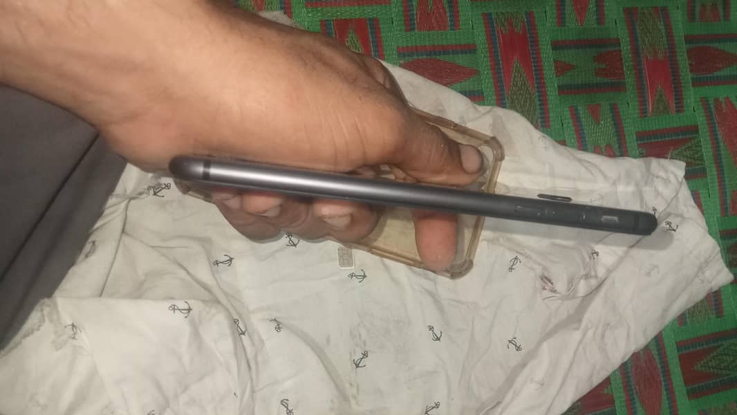 Apple iPhone 8 Plus 4