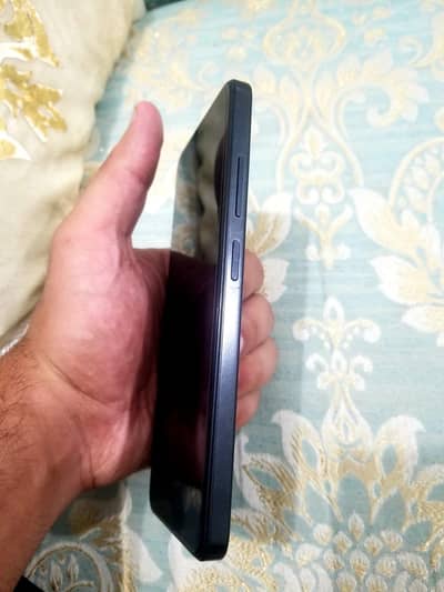 Itel a100c just a month use in company pack warrenty