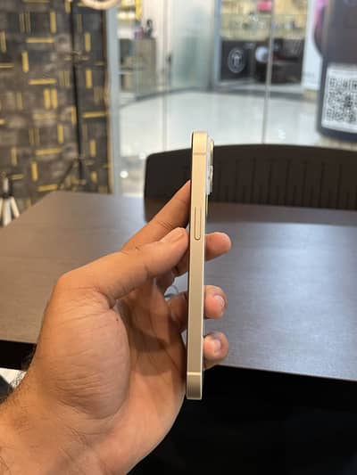 Apple iPhone 14