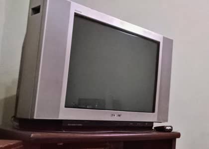 VERAY BIG TV OLD TV BIG SIZE