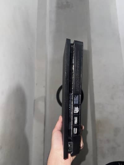 PlayStation 4 Slim 500GB with 2 controller