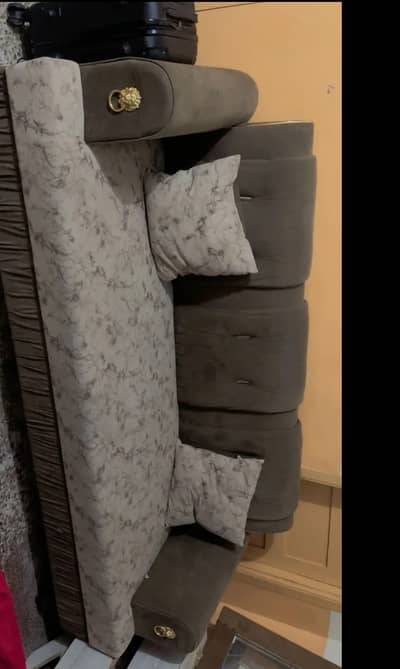 Sofa set 5 Seater selling cheap