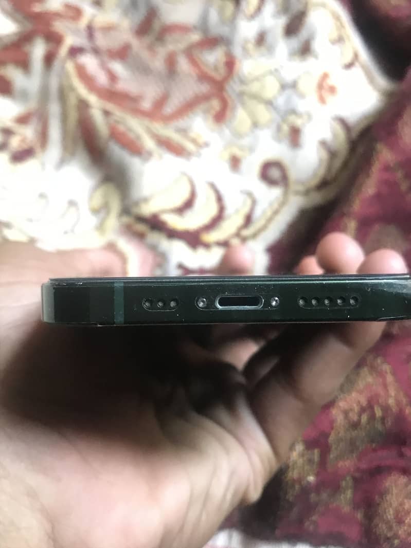 Apple iPhone 13 0
