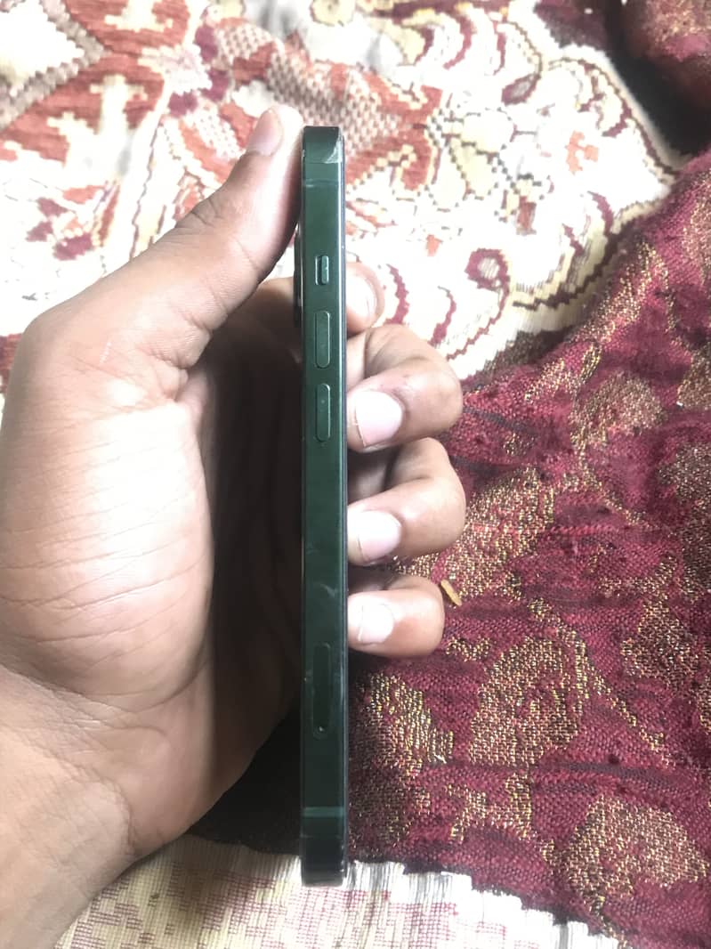Apple iPhone 13 2