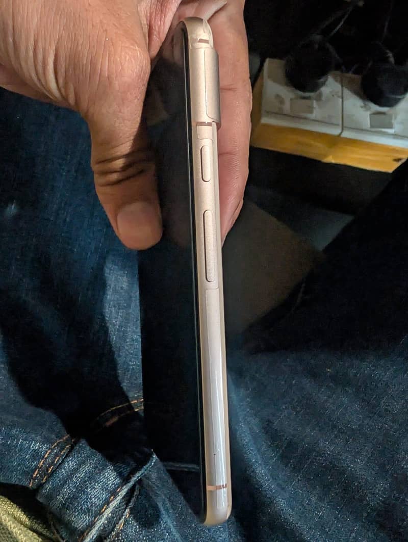 Google Pixel 8 4